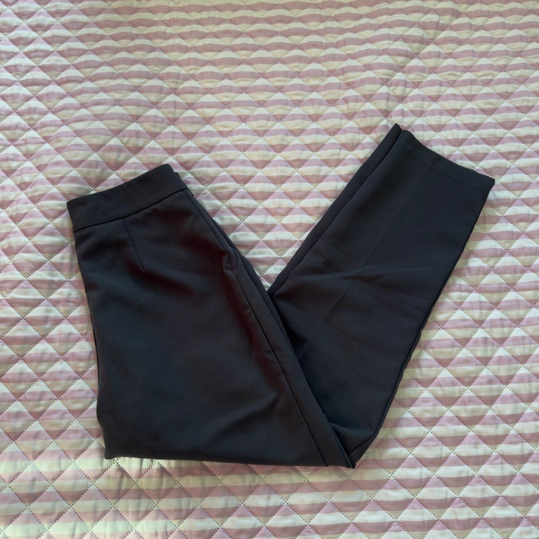 The Underground Designer Pants Size S (Category: Other Bottoms) located in Bauang. Submitted by meow.dcltr (Listing ID 1463187594, Image 2). Description: the underground designer chloe pants - small grey color length: 34 inches, waist: 12 inches no issues/flaws. 100% authentic. first to pay basis ‼️.