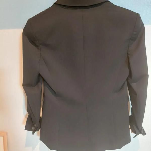 THEORY Basic Black Jacket (Category: Coats, Jackets and Outerwear) located in Singapore. Submitted by bunjangpartners (Listing ID 1463325001, Image 2). Description: This is a basic black jacket with a tailored fit. The black color makes it easy to coordinate with any outfit. It is not a winter material, so it is perfect to wear from now on. It is a size 0, so you need to wear a 44 or a slim 55. Purchased directly from the Manhattan store in the U