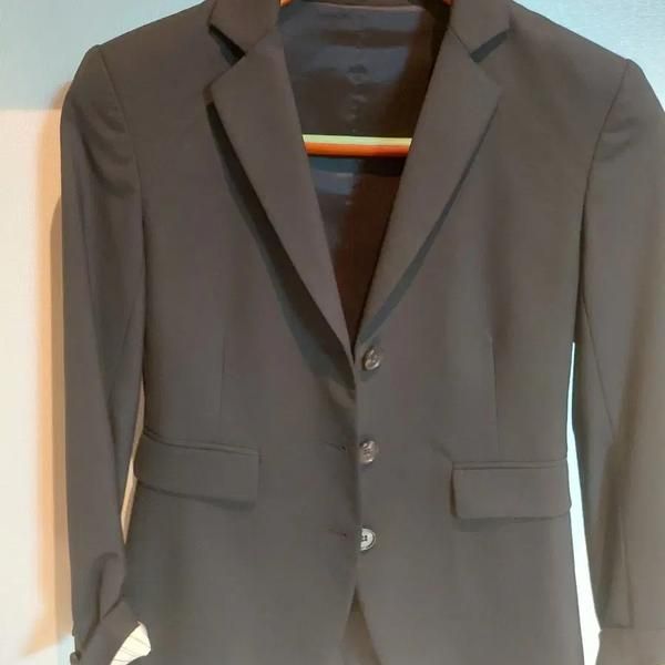 THEORY Basic Black Jacket (Category: Coats, Jackets and Outerwear) located in Singapore. Submitted by bunjangpartners (Listing ID 1463325001, Image 1). Description: This is a basic black jacket with a tailored fit. The black color makes it easy to coordinate with any outfit. It is not a winter material, so it is perfect to wear from now on. It is a size 0, so you need to wear a 44 or a slim 55. Purchased directly from the Manhattan store in the U