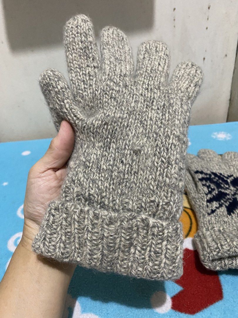 THINSULATE Knit Snowflake Gloves (Category: Gloves) located in Manila. Submitted by resi.diaz (Listing ID 1463207934, Image 3). Description: - Cozy heathered grey knit gloves - Adorable navy blue snowflake design - Lined with THINSULATE for superior warmth - Ribbed cuffs ensure a snug and comfortable fit - Ideal for staying warm during the cold winter months.
