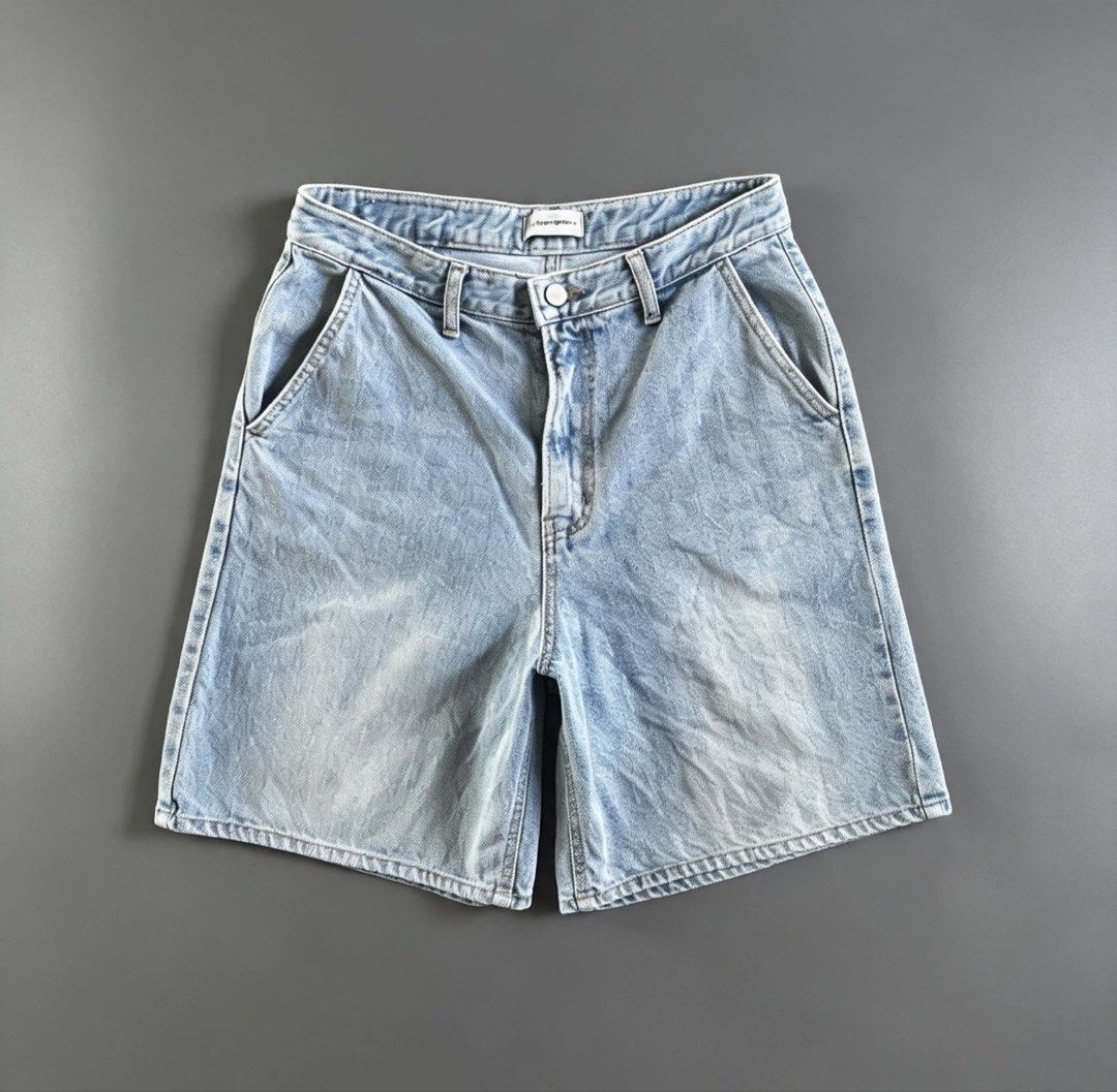 Three quarter (Category: Shorts) located in Manila. Submitted by lardo.599 (Listing ID 1463204205, Image 1). Description: Issue❌ W-30 L-20 LO-12.