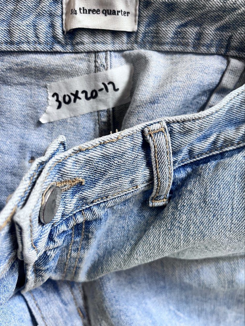Three quarter (Category: Shorts) located in Manila. Submitted by lardo.599 (Listing ID 1463204205, Image 3). Description: Issue❌ W-30 L-20 LO-12.