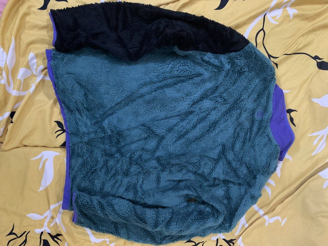 Timberland Colorblock Fleece Jacket (Category: Coats, Jackets and Outerwear) located in Marawi City. Submitted by biidnillah (Listing ID 1463265516, Image 2). Description: - Cool Timberland fleece jacket - Teal, purple, and black colorblock design - Full zip front with chest pocket - Cozy and warm material - Features Timberland logo patch on chest and sleeve -dimes:w22L28.