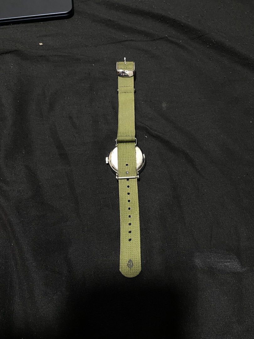 Timex Weekender Watch Green Nylon Strap (Category: Men's Watches) located in Manila. Submitted by s0ju_ (Listing ID 1463228589, Image 3). Description: - Classic Timex Weekender watch - White face with clear numbers and date window - INDIGLO backlight for easy reading in the dark - Comes with a versatile green nylon strap - Water resistant up to 50 meters - No box.