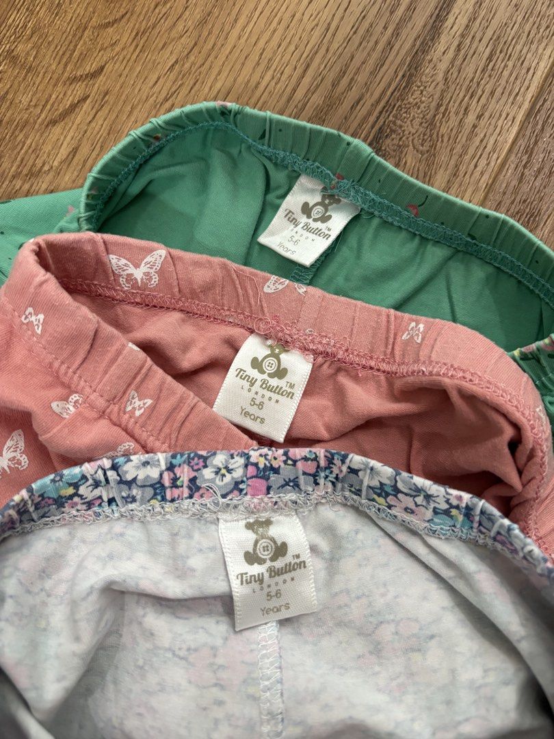 Tiny Button Leggings (Category: Babies & Kids Fashion) located in Kuala Lumpur. Submitted by peihwa7 (Listing ID 1463165056, Image 2). Description: 3 pairs of Tiny Button Leggings in good condition..