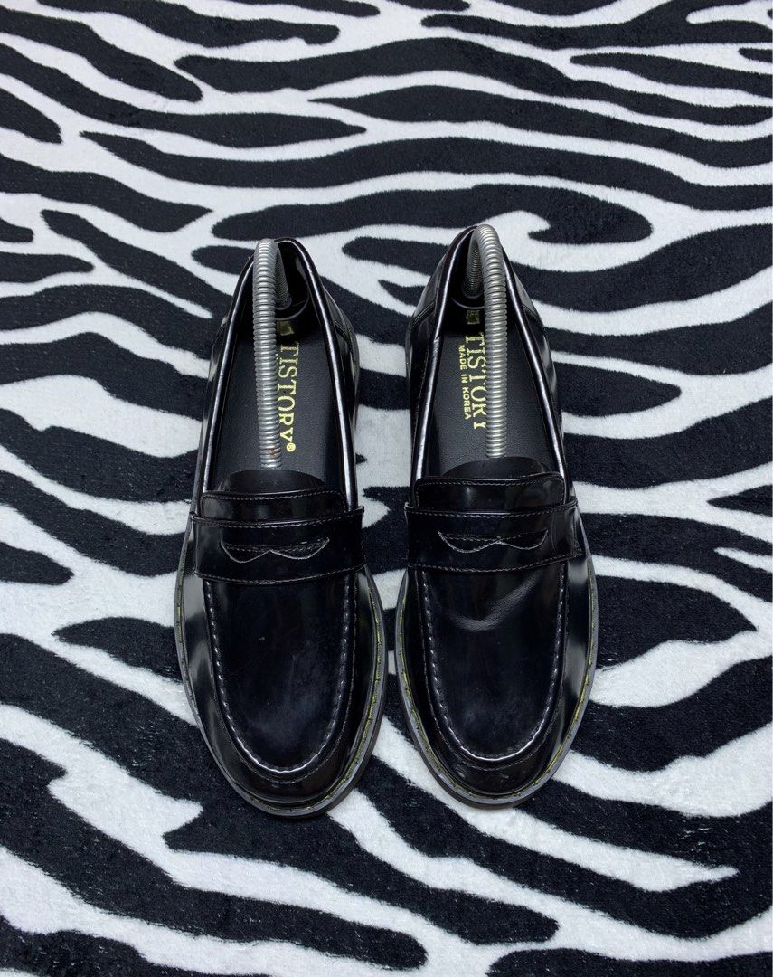 TISTORY PENNY LOAFERS (Category: Casual Shoes) located in Cagayan de Oro. Submitted by yooow.c (Listing ID 1463253215, Image 2). Description: TISTORY LOAFERS size 39-40 - excellent condition - minor flaw, sign of usage - good for formal attire - minor scratches.