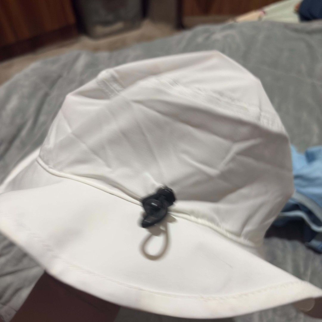 Titleist bucket hat (Category: Hats & Beanies) located in Alburquerque. Submitted by abj_thriftshop (Listing ID 1463195468, Image 2). Description: need wash lang excellent.