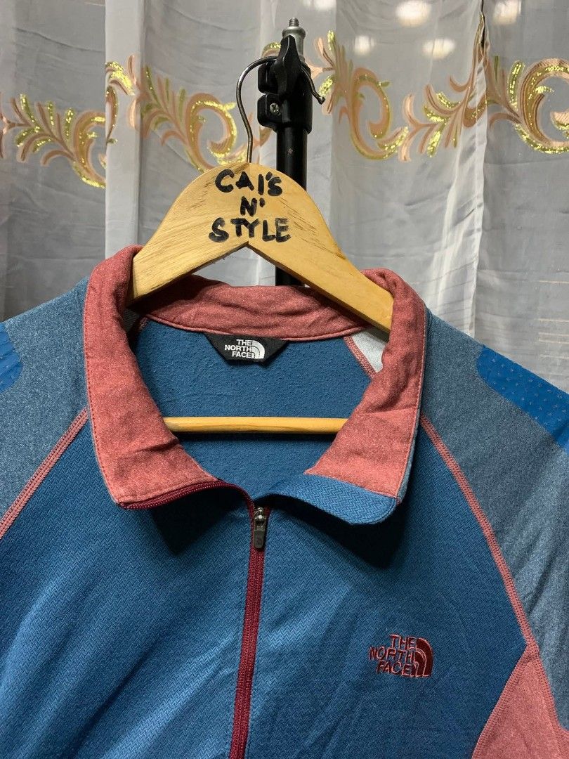 TNF sweatshirt (Category: Coats, Jackets and Outerwear) located in Lianga. Submitted by legitseller12345678 (Listing ID 1463167937, Image 3). Description: TNF Excellent large Dimes 21x27 Solid Mine 200 plus sf.
