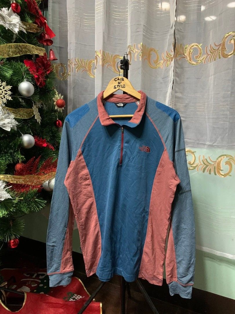 TNF sweatshirt (Category: Coats, Jackets and Outerwear) located in Lianga. Submitted by legitseller12345678 (Listing ID 1463167937, Image 1). Description: TNF Excellent large Dimes 21x27 Solid Mine 200 plus sf.
