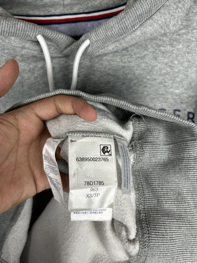 Tommy Hilfiger Hoodie (Category: Hoodies) located in Cebu City. Submitted by tanlawr07 (Listing ID 1463296834, Image 3). Description: Medium fit 20x27 Orig 💯 Good as new No issue 1200 only 📍Cebu City Location .