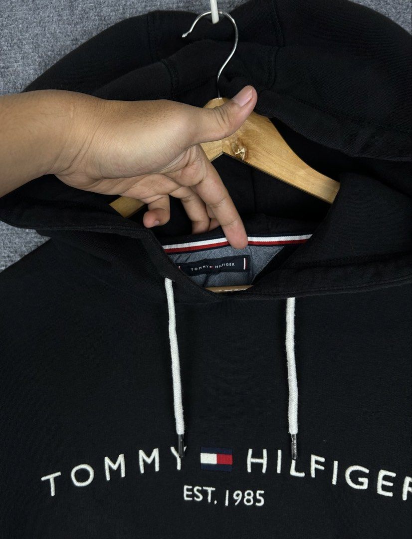 Tommy Hilfiger Hoodie (Category: Hoodies) located in Cebu City. Submitted by tanlawr07 (Listing ID 1463297008, Image 2). Description: Size Large Orig 💯 Excellent Condition No issue 1200 only 📍Cebu City Location .