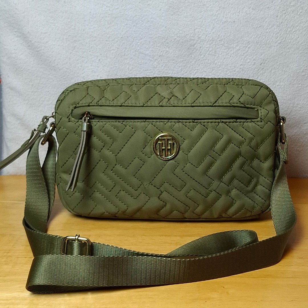 Tommy Hilfiger Sling Bag (Category: Cross-body Bags) located in Baguio. Submitted by kathuu27 (Listing ID 1463130394, Image 1). Description: Tommy Hilfiger Sling Bag 24 x 4 x 16cm Issue: peeling zipper puller nonetheless still in verygood condition Baguio City Based (open for dropping/meet-up) Outside Baguio - Payment First Shipping +SF Courier: Jnt.