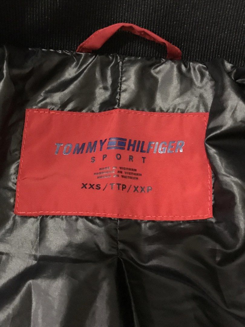 Tommy Hilfiger Sport Quilted Bomber Jacket (Category: Coats, Jackets and Outerwear) located in Antipolo. Submitted by roxy.xy (Listing ID 1463236616, Image 2). Description: - bought from 🇺🇸 - good as new .