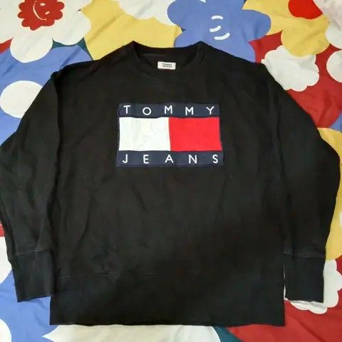TOMMY JEANS EMBROIDED LOGO (Category: Coats, Jackets and Outerwear) located in General Santos City (Dadiangas). Submitted by mikeut27 (Listing ID 1463135777, Image 1). Description: .
