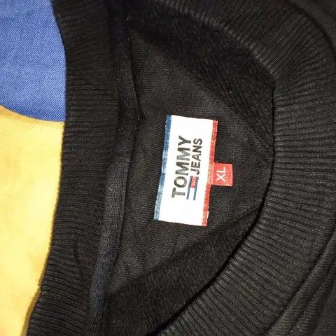 TOMMY JEANS EMBROIDED LOGO (Category: Coats, Jackets and Outerwear) located in General Santos City (Dadiangas). Submitted by mikeut27 (Listing ID 1463135777, Image 2). Description: .