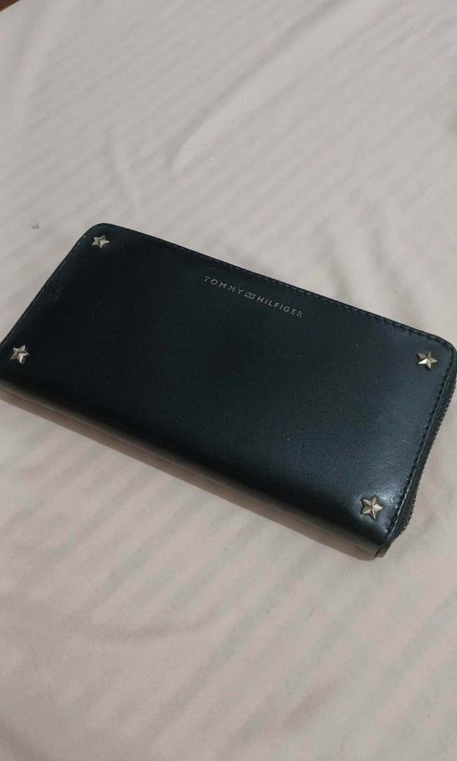 tommy long wallet (Category: Luxury Bags & Wallets) located in San Juan City. Submitted by gentlefire.50c95f (Listing ID 1463174508, Image 1). Description: price is negotiable.