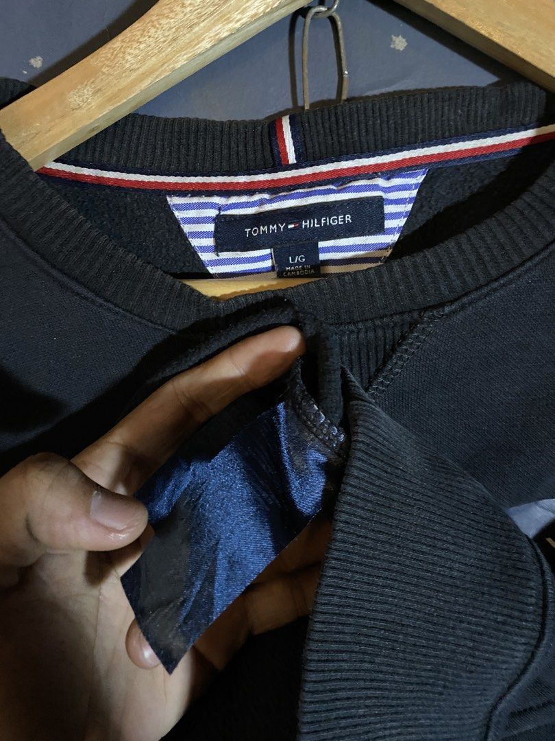 Tommy Sweater (Category: Hoodies) located in Davao. Submitted by msthrifted (Listing ID 1463320215, Image 2). Description: Size L No flaws.