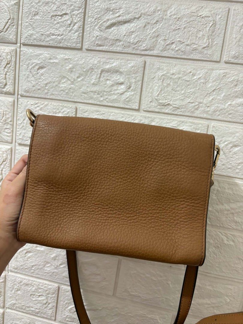 Tory Burch crossbody (Category: Luxury Bags & Wallets) located in Quezon City. Submitted by cel1111 (Listing ID 1463262021, Image 2). Description: Tory Burch Slightly used ₱9,000.