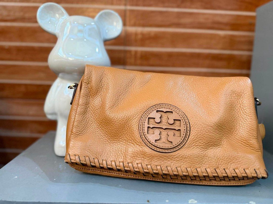 Tory burch sling (Category: Luxury Bags & Wallets) located in Bacolod City. Submitted by nineshop.bcd (Listing ID 1463267160, Image 1). Description: .