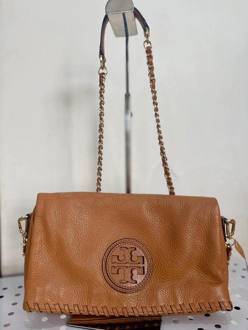 Tory burch sling (Category: Luxury Bags & Wallets) located in Bacolod City. Submitted by nineshop.bcd (Listing ID 1463267160, Image 3). Description: .
