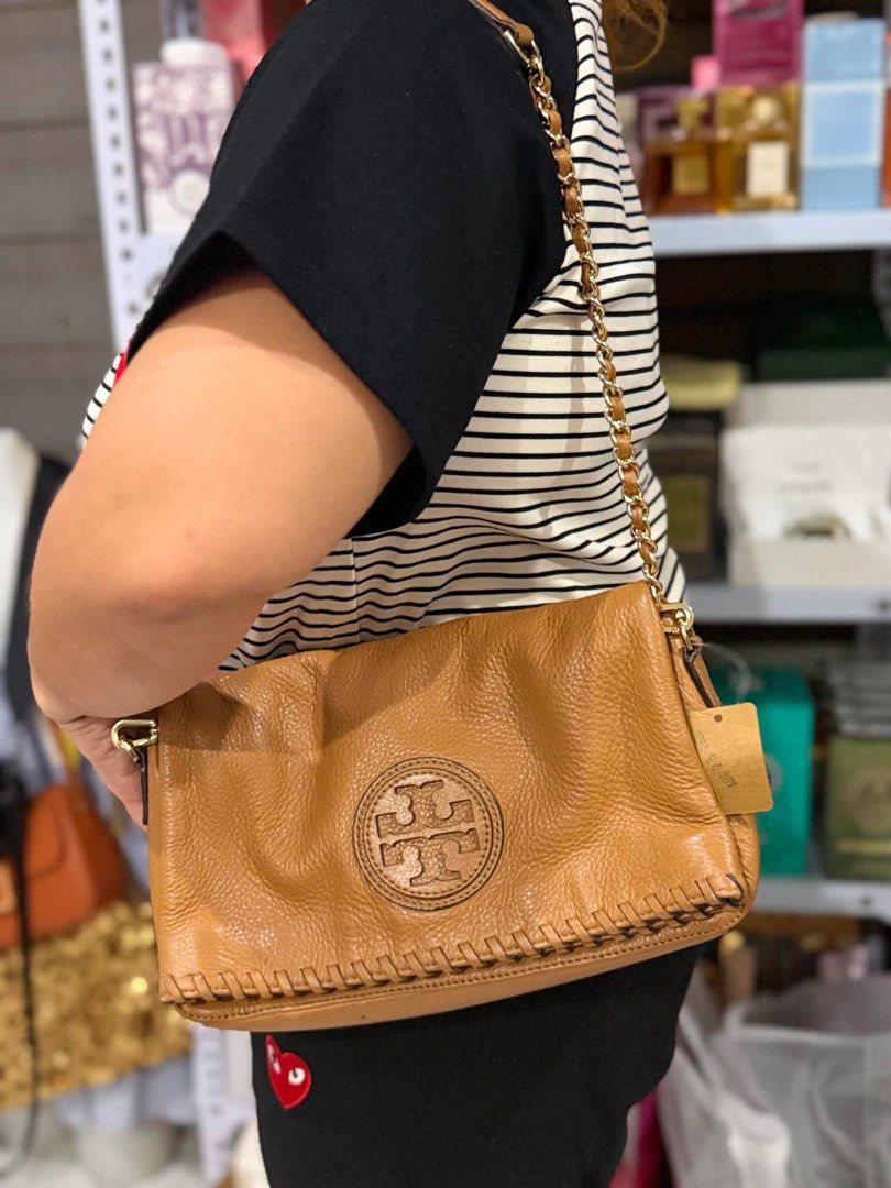 Tory burch sling (Category: Luxury Bags & Wallets) located in Bacolod City. Submitted by nineshop.bcd (Listing ID 1463267160, Image 2). Description: .