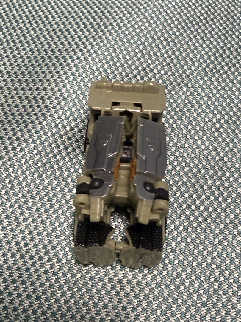 Transformers (Category: Toy Figures) located in Singapore. Submitted by king956 (Listing ID 1463156826, Image 8). Description: Like new condition selling for $16.