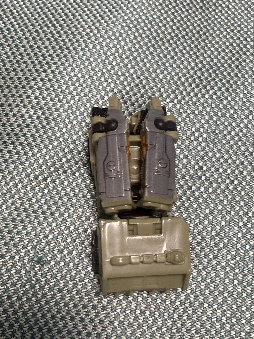 Transformers (Category: Toy Figures) located in Singapore. Submitted by king956 (Listing ID 1463156826, Image 7). Description: Like new condition selling for $16.