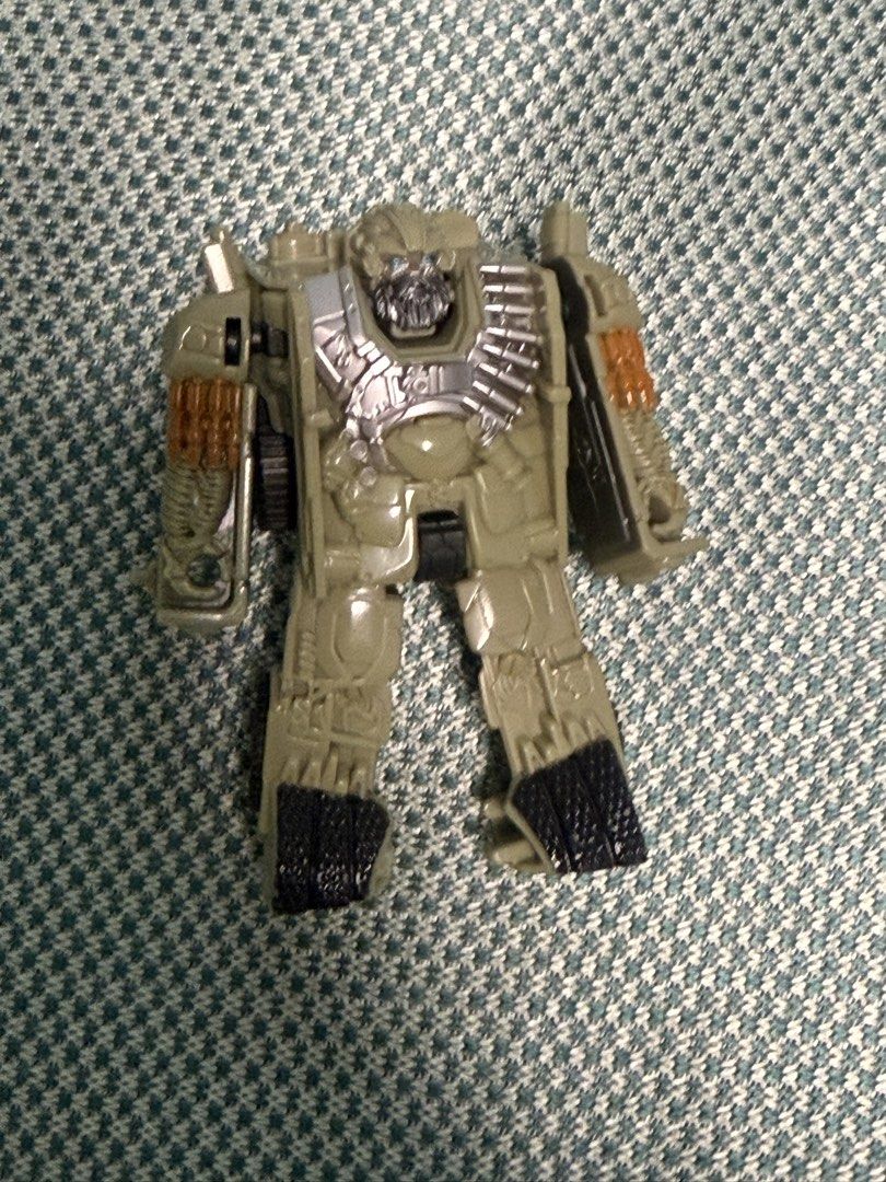 Transformers (Category: Toy Figures) located in Singapore. Submitted by king956 (Listing ID 1463156826, Image 2). Description: Like new condition selling for $16.