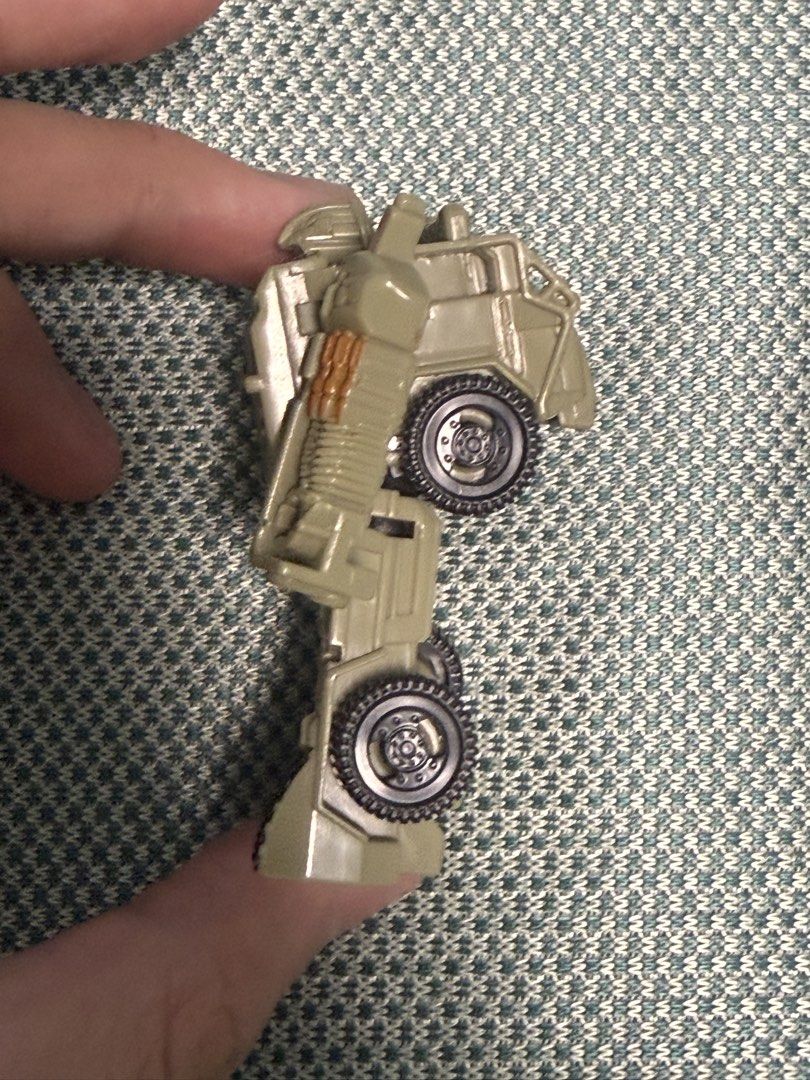 Transformers (Category: Toy Figures) located in Singapore. Submitted by king956 (Listing ID 1463156826, Image 3). Description: Like new condition selling for $16.