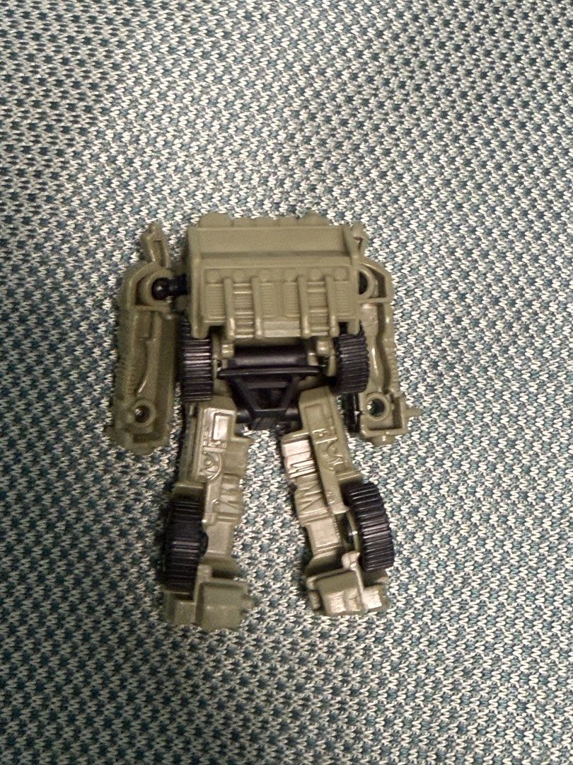 Transformers (Category: Toy Figures) located in Singapore. Submitted by king956 (Listing ID 1463156826, Image 4). Description: Like new condition selling for $16.