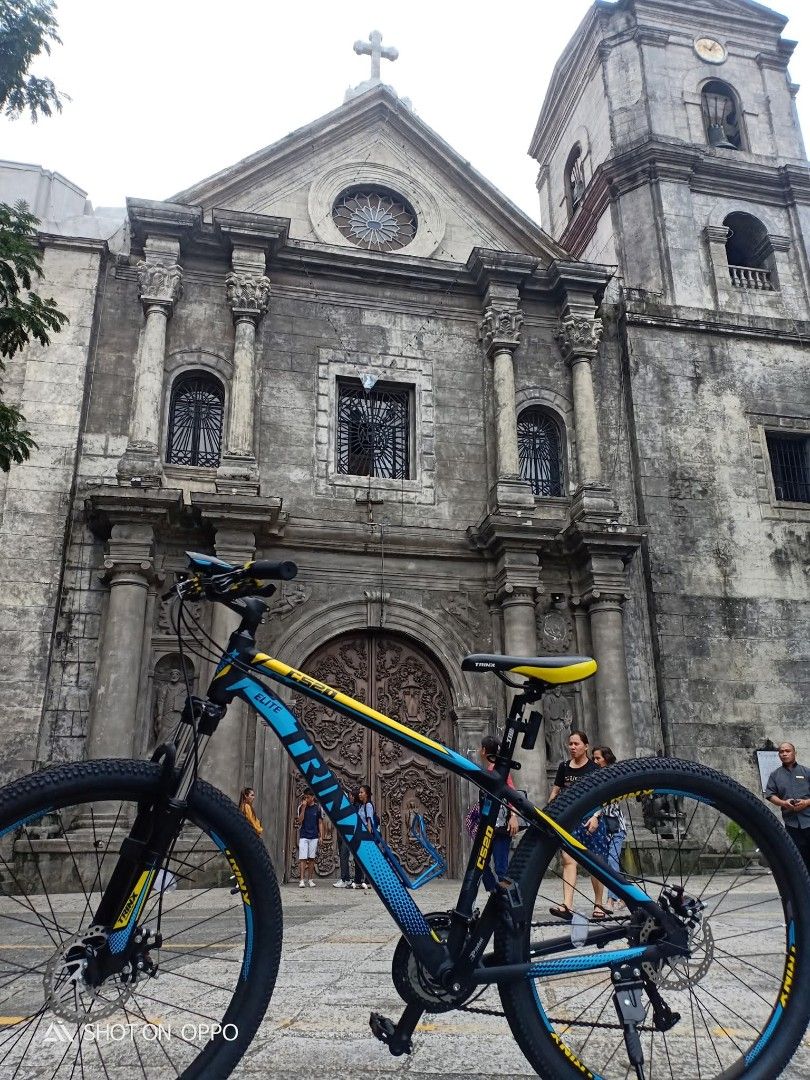 Trinx CS20 Elite Mountain Bike (Category: Bicycles) located in Las Pinas. Submitted by aikomaiin81673 (Listing ID 1463195045, Image 1). Description: - Trinx CS20 Elite Mountain Bike - Sleek black frame with vibrant blue and yellow accents - Reliable front and rear disc brakes for superior stopping power - Eye-catching yellow saddle - Ideal for both challenging trails and everyday city commuting - Ready for your next adventure!.