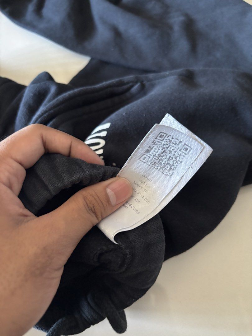 True Religion Black Sweatpants Joggers (Category: Joggers) located in Quezon City. Submitted by ginoongpablo (Listing ID 1463170335, Image 1). Description: - Black True Religion sweatpants - Elastic waistband with drawstring - Classic True Religion logo on back pocket - Large logo graphic on left leg - Comfortable and stylish for everyday wear - Ideal for lounging or casual outings.