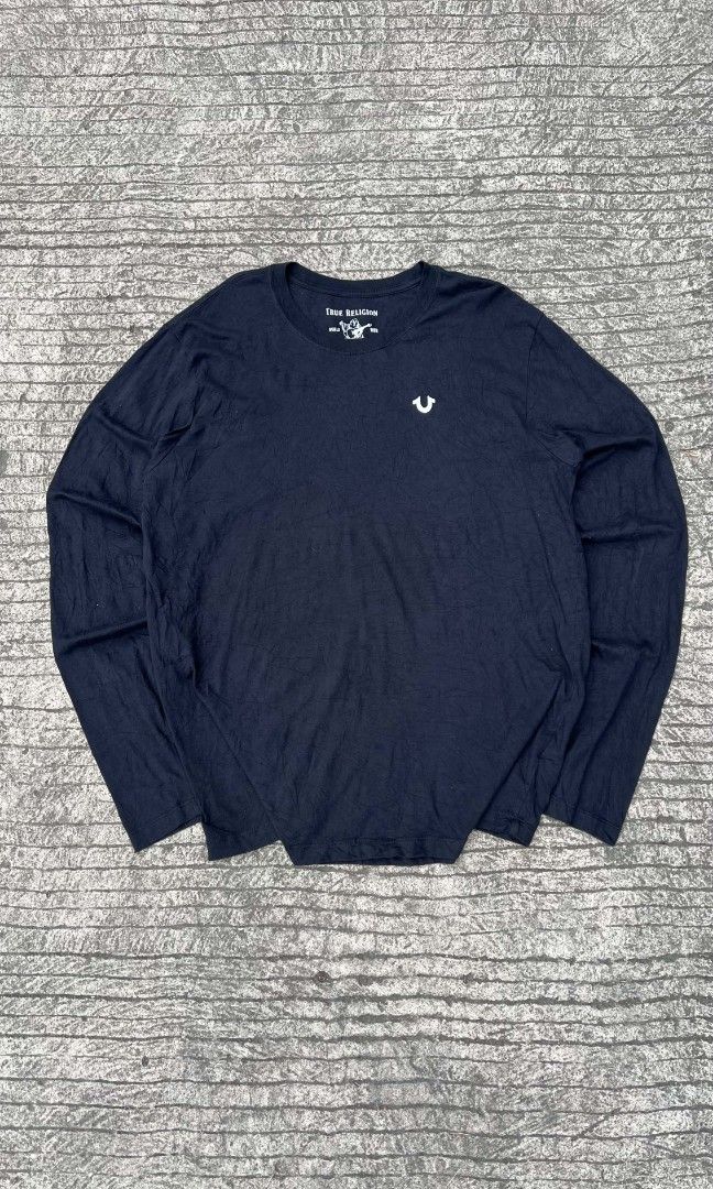 True religion long sleeve (Category: Coats, Jackets and Outerwear) located in Mahaplag. Submitted by thriftnimarz (Listing ID 1463323012, Image 1). Description: Like new condition pero may minimal stain subrang liit see last pic W- 21 L-28.5 Size L on tag Color rate - 10/10 Black n black Color may vary due to lightning.