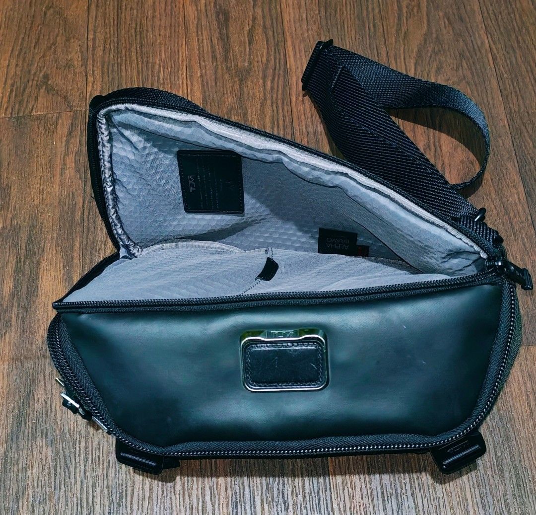 TUMI PLATOON (Category: Luxury Bags & Wallets) located in Iloilo. Submitted by blancroger_tumi (Listing ID 1463163310, Image 3). Description: - Tumi Platoon Crossbody Bag - Durable Ballistic Nylon with Leather Accentc - Multiple Compartments for Organization - Adjustable Strap for Comfortable Wear - Ideal for Travel or Everyday Use - Very Good Condition - Smoothly Functioning Zippers.