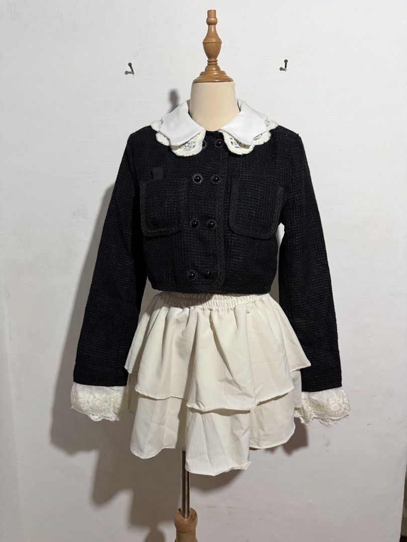 Tweed Blazer (Category: Coats, Jackets and Outerwear) located in Manila. Submitted by micahgn_.943 (Listing ID 1463228553, Image 3). Description: Condition : Good as new Small - medium.