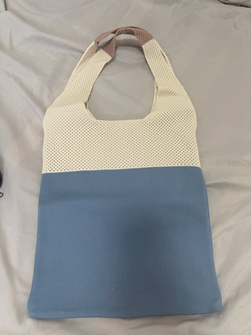 Two-Tone Knit Tote Bag (Category: Tote Bags) located in Taguig. Submitted by kittychum (Listing ID 1463188501, Image 1). Description: -.