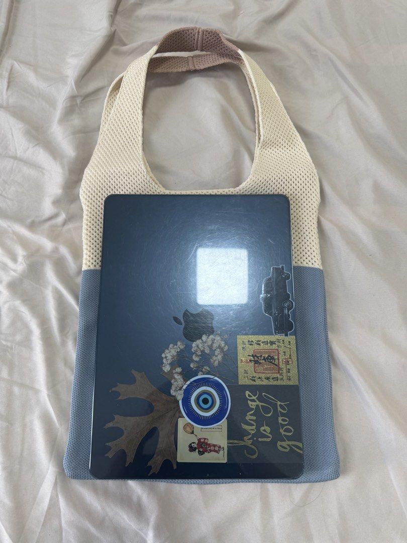 Two-Tone Knit Tote Bag (Category: Tote Bags) located in Taguig. Submitted by kittychum (Listing ID 1463188501, Image 2). Description: -.