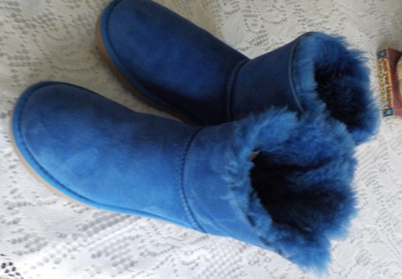UGG Australia Bailey Bow II Winter (Category: Boots) located in Baguio. Submitted by workwear2600 (Listing ID 1463289843, Image 2). Description: - Blue UGG boots - Genuine sheepskin lining for ultimate warmth and comfort - Adorable bow detail on the back - Super cozy and perfect for colder weather - Easy slip-on design for convenience -Size 7.