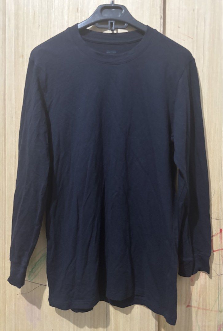 UKAY: Uniqlo Heattech Extra Warm Medium HT616 (Category: Tshirts & Polo Shirts ) located in Quezon City. Submitted by delighted_area (Listing ID 1463297767, Image 1). Description: Ukay sourced, please manage your expectations. In great condition. Size: Medium Chest width: 19 Inches Length: 27 Inches.