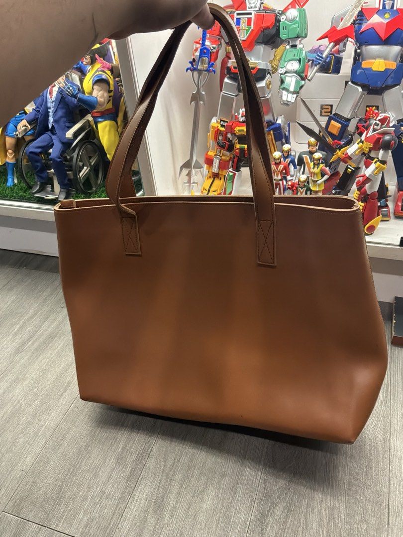 Unbranded Leather Tan Tote Bag (Category: Tote Bags) located in Marikina City. Submitted by glimmr.ph (Listing ID 1463160880, Image 1). Description: Can fit 16.5 inch laptop. Structred leather. .