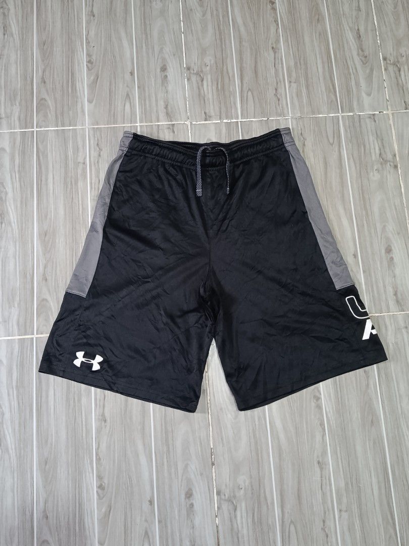 UNDER ARMOUR DRIFIT HEATGEAR SHORT (Freeshipping) (Category: Shorts) located in Quezon City. Submitted by gyl-stop (Listing ID 1463281492, Image 1). Description: free shipping 28-34 x 19 very good condi cr: 9.8/10 issue: minor hairline crack sa logo.