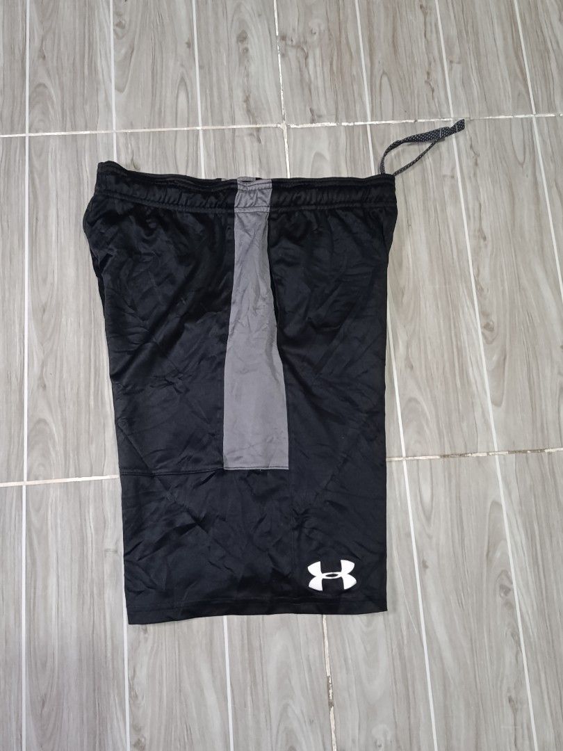 UNDER ARMOUR DRIFIT HEATGEAR SHORT (Freeshipping) (Category: Shorts) located in Quezon City. Submitted by gyl-stop (Listing ID 1463281492, Image 3). Description: free shipping 28-34 x 19 very good condi cr: 9.8/10 issue: minor hairline crack sa logo.