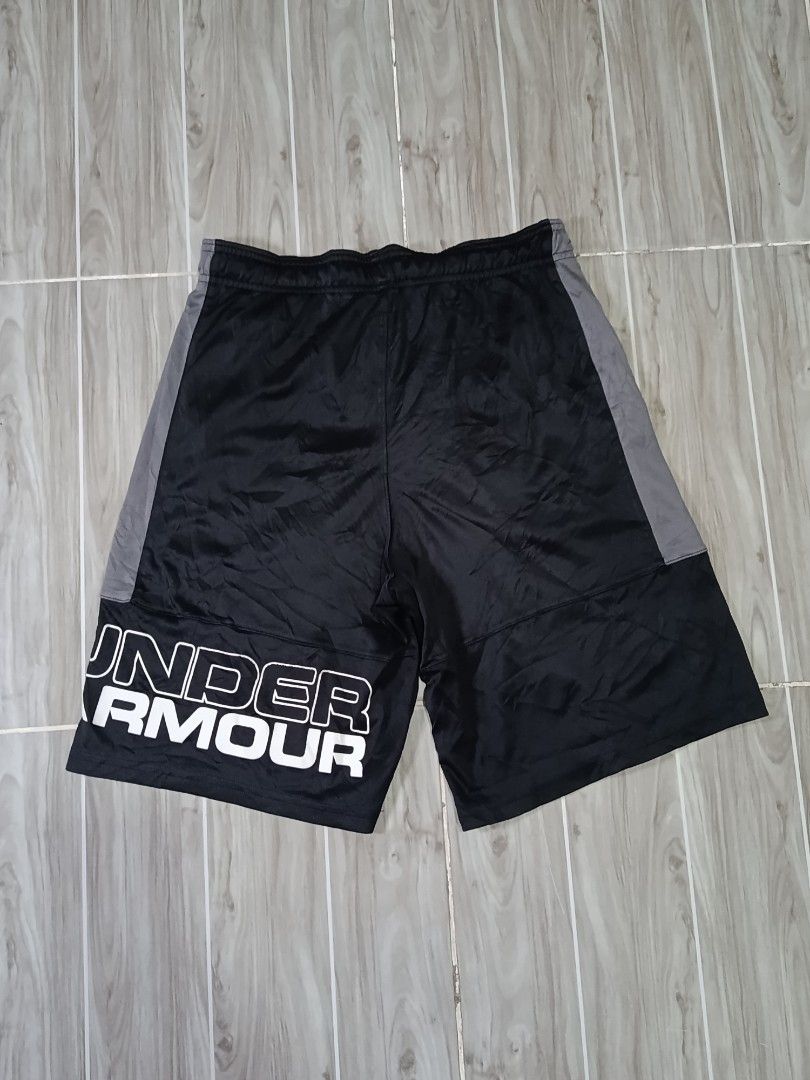 UNDER ARMOUR DRIFIT HEATGEAR SHORT (Freeshipping) (Category: Shorts) located in Quezon City. Submitted by gyl-stop (Listing ID 1463281492, Image 2). Description: free shipping 28-34 x 19 very good condi cr: 9.8/10 issue: minor hairline crack sa logo.