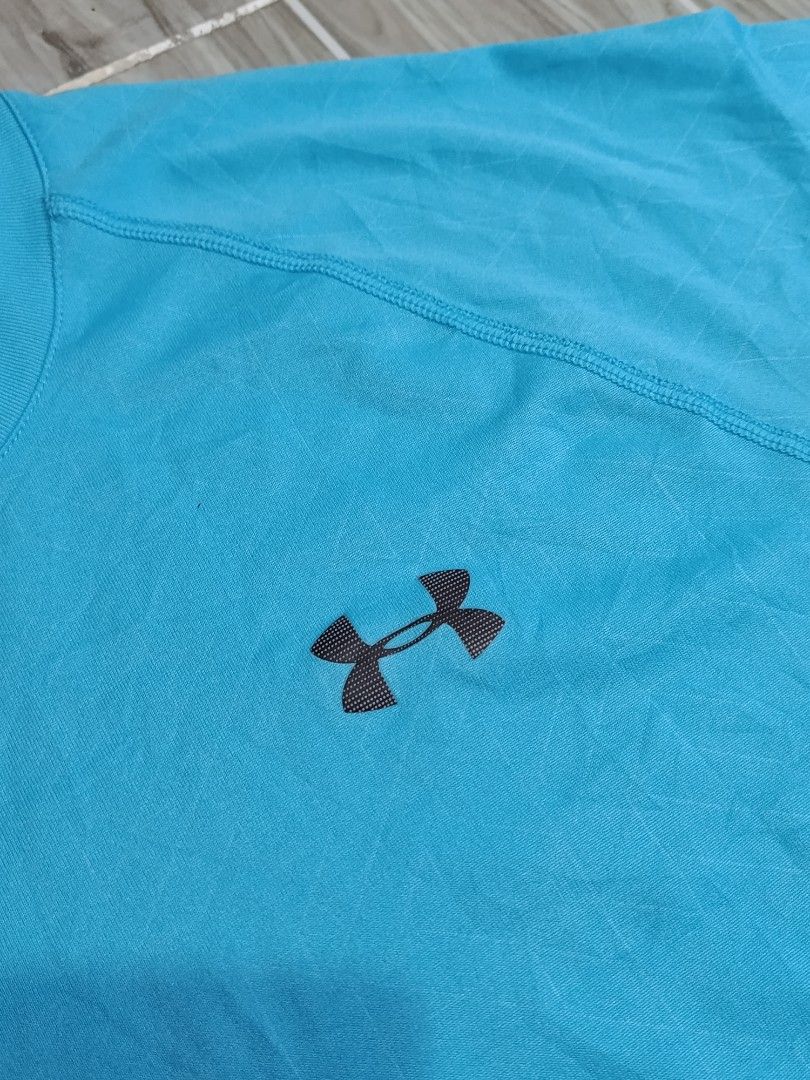 UNDER ARMOUR DRIFIT TSHIRT (freeshipping) (Category: Activewear) located in Quezon City. Submitted by gyl-stop (Listing ID 1463159227, Image 2). Description: free shipping 24 x 28.5 very good condi cr: 9.5/10 issue: hairline crack sa likod.