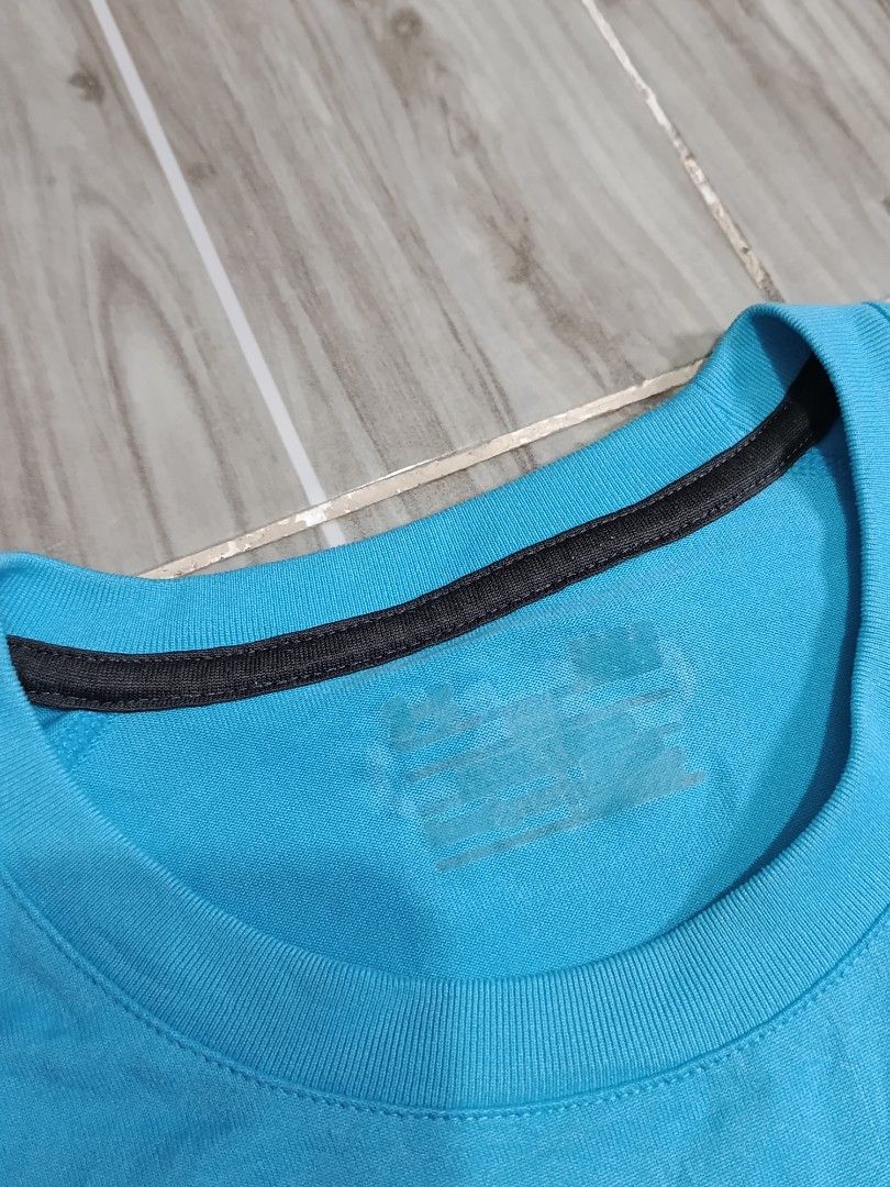 UNDER ARMOUR DRIFIT TSHIRT (freeshipping) (Category: Activewear) located in Quezon City. Submitted by gyl-stop (Listing ID 1463159227, Image 3). Description: free shipping 24 x 28.5 very good condi cr: 9.5/10 issue: hairline crack sa likod.