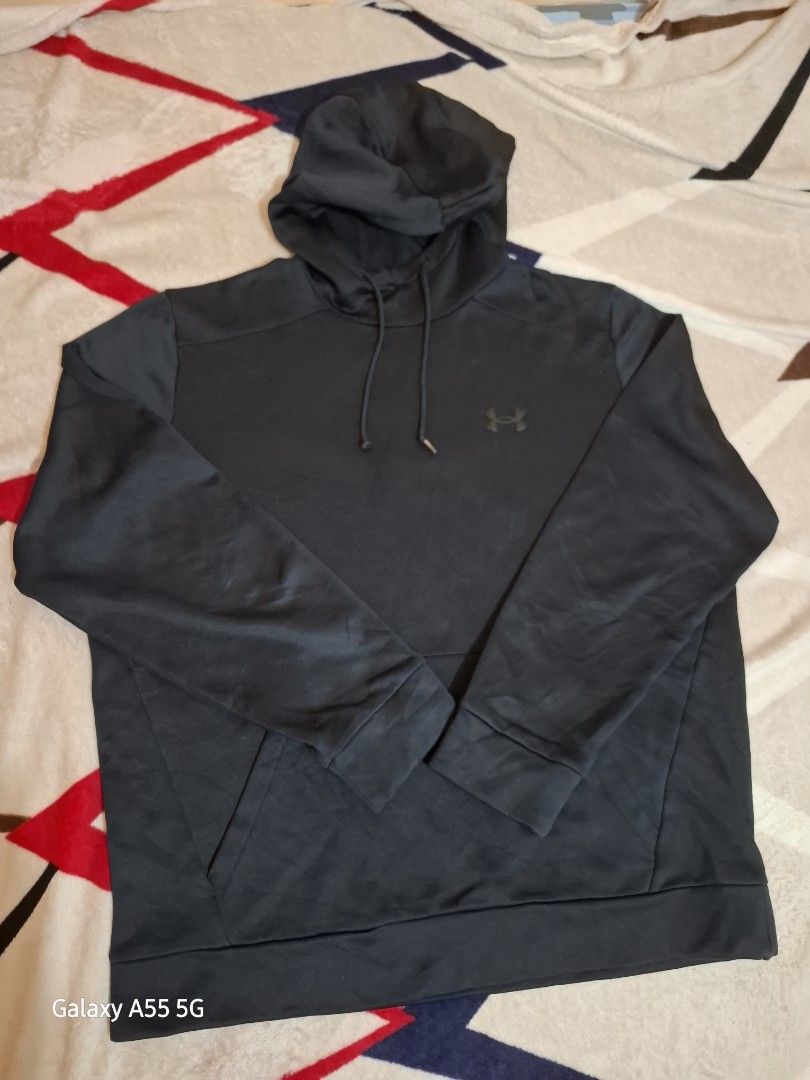 UNDER ARMOUR HOODED JACKET (Category: Coats, Jackets and Outerwear) located in Antipolo. Submitted by goldentiger-ac44 (Listing ID 1463265405, Image 1). Description: UNDER ARMOUR HOODED JACKET SIZE LARGE Good condition only sign of usages price 400 Antipolo city location.