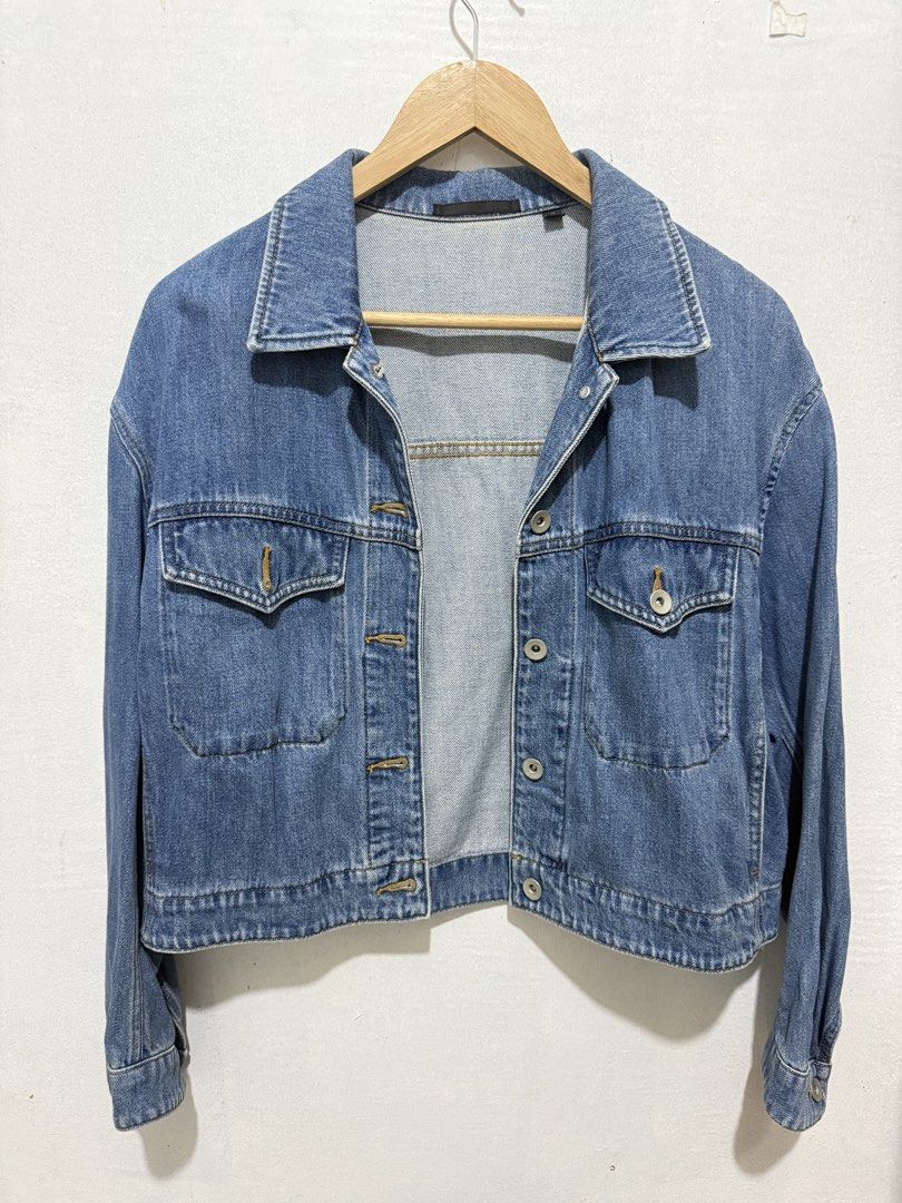 Uniqlo (Category: Coats, Jackets and Outerwear) located in Baguio. Submitted by yaniegc (Listing ID 1463161461, Image 3). Description: Negotiable Price per item.