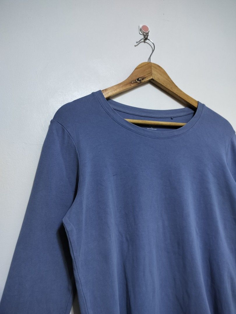 Uniqlo 3/4 Sleeves Crew Neck (Category: Longsleeves) located in Taguig. Submitted by thriftybounce (Listing ID 1463142261, Image 3). Description: Fit : M Width : 20 Length : 25 Color Rate : 9.5/10 Issue : None.