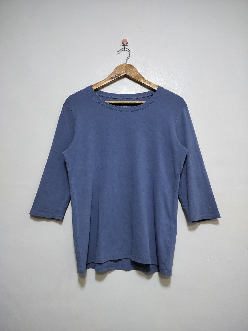 Uniqlo 3/4 Sleeves Crew Neck (Category: Longsleeves) located in Taguig. Submitted by thriftybounce (Listing ID 1463142261, Image 1). Description: Fit : M Width : 20 Length : 25 Color Rate : 9.5/10 Issue : None.