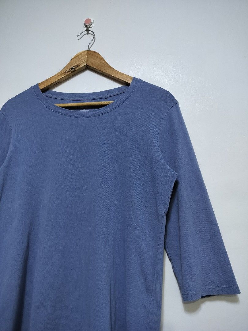 Uniqlo 3/4 Sleeves Crew Neck (Category: Longsleeves) located in Taguig. Submitted by thriftybounce (Listing ID 1463142261, Image 2). Description: Fit : M Width : 20 Length : 25 Color Rate : 9.5/10 Issue : None.
